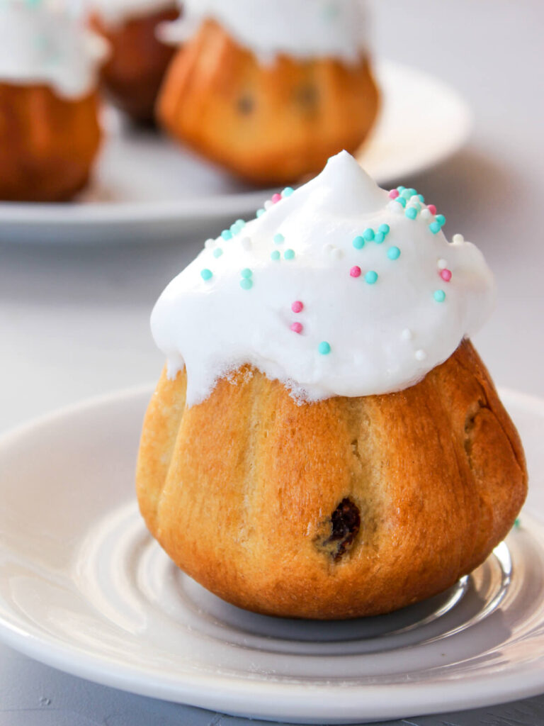 Mini-Osterkuchen mit Zuckerglasur – Kleine Kulitsch-Küchlein