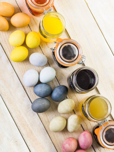 Natürlich Eier färben mit Gemüse & Gewürzen