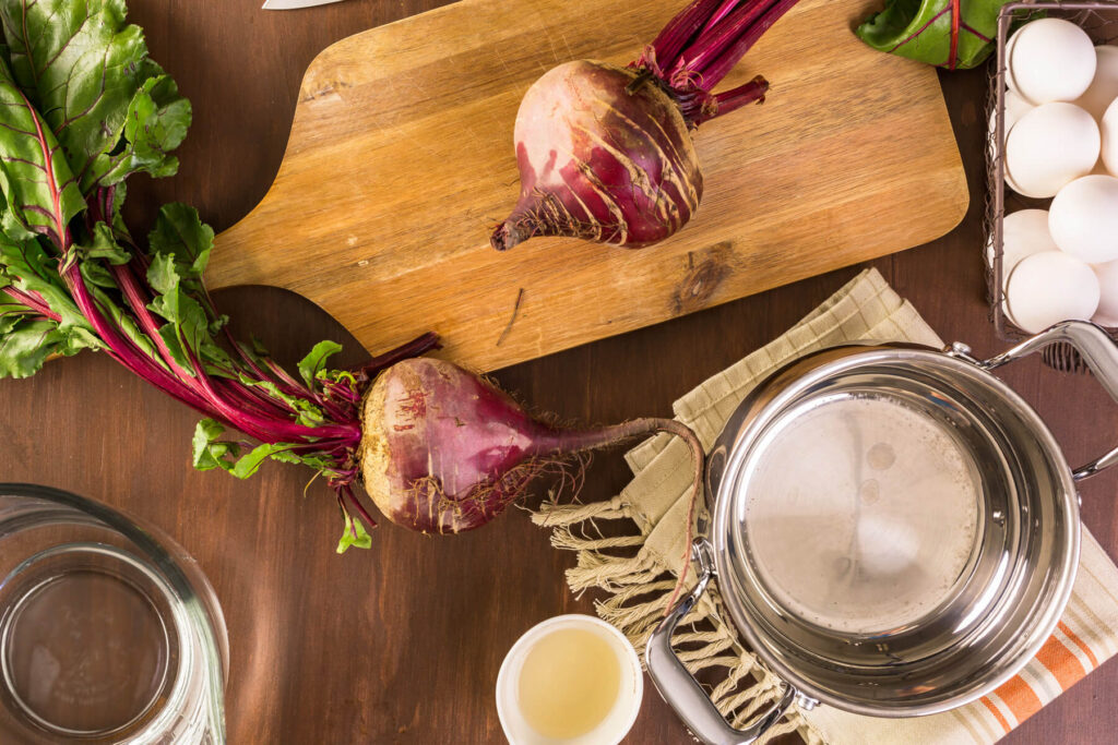 Natürlich Eier färben mit Gemüse & Gewürzen