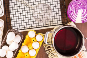 Natürlich Eier färben mit Gemüse & Gewürzen