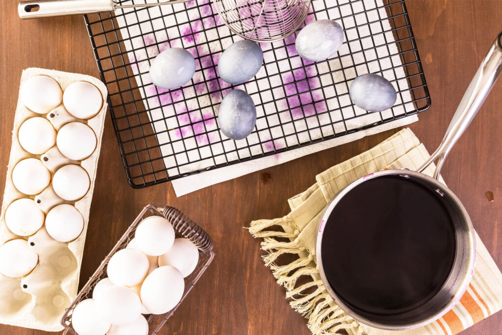 Natürlich Eier färben mit Gemüse & Gewürzen