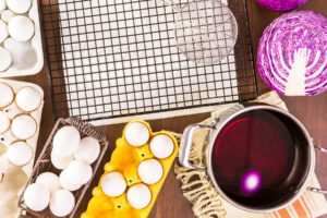 Natürlich Eier färben mit Gemüse & Gewürzen