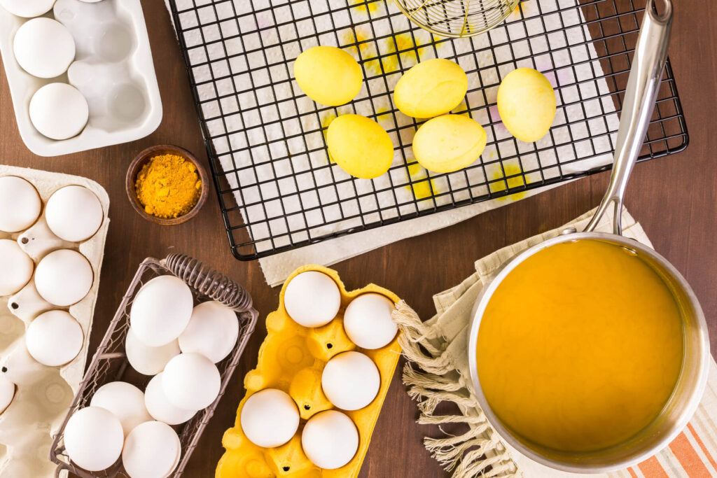 Natürlich Eier färben mit Gemüse & Gewürzen