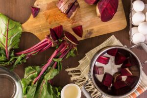 Natürlich Eier färben mit Gemüse & Gewürzen