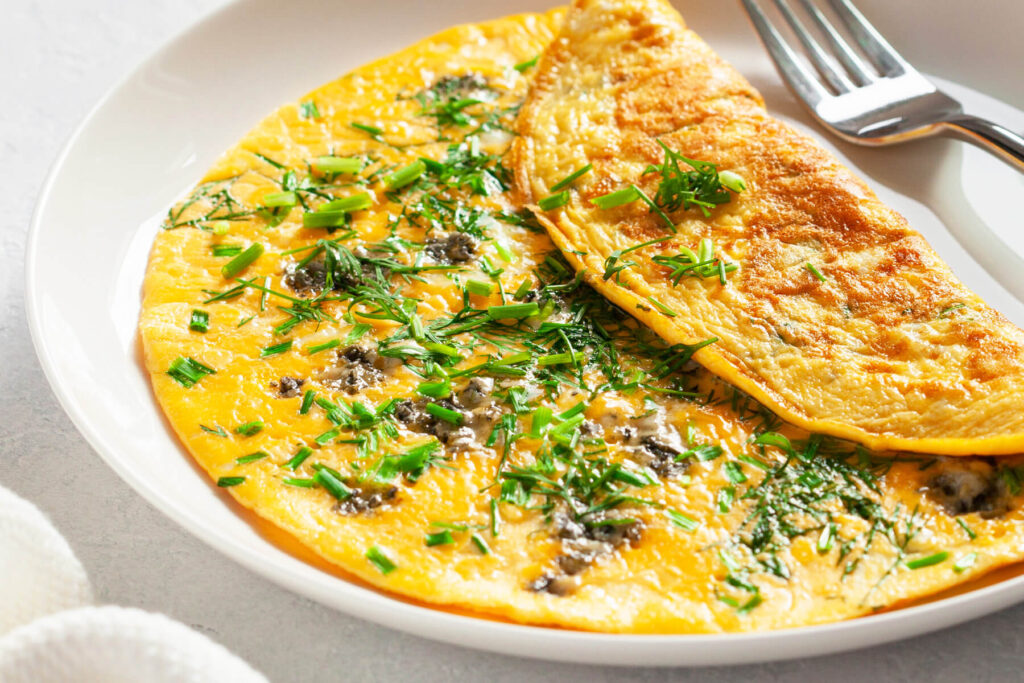 Omelett mit Blauschimmelkäse, Dill & Schnittlauch