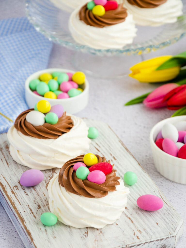 Oster-Baiser-Nester mit Schokocreme & Schoko-Eiern