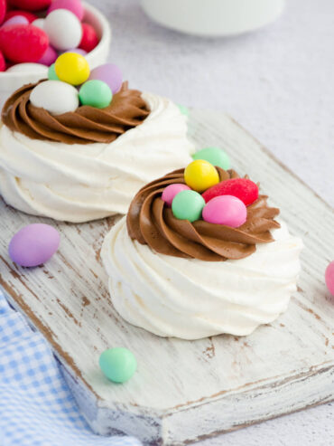 Oster-Baiser-Nester mit Schokocreme & Schoko-Eiern