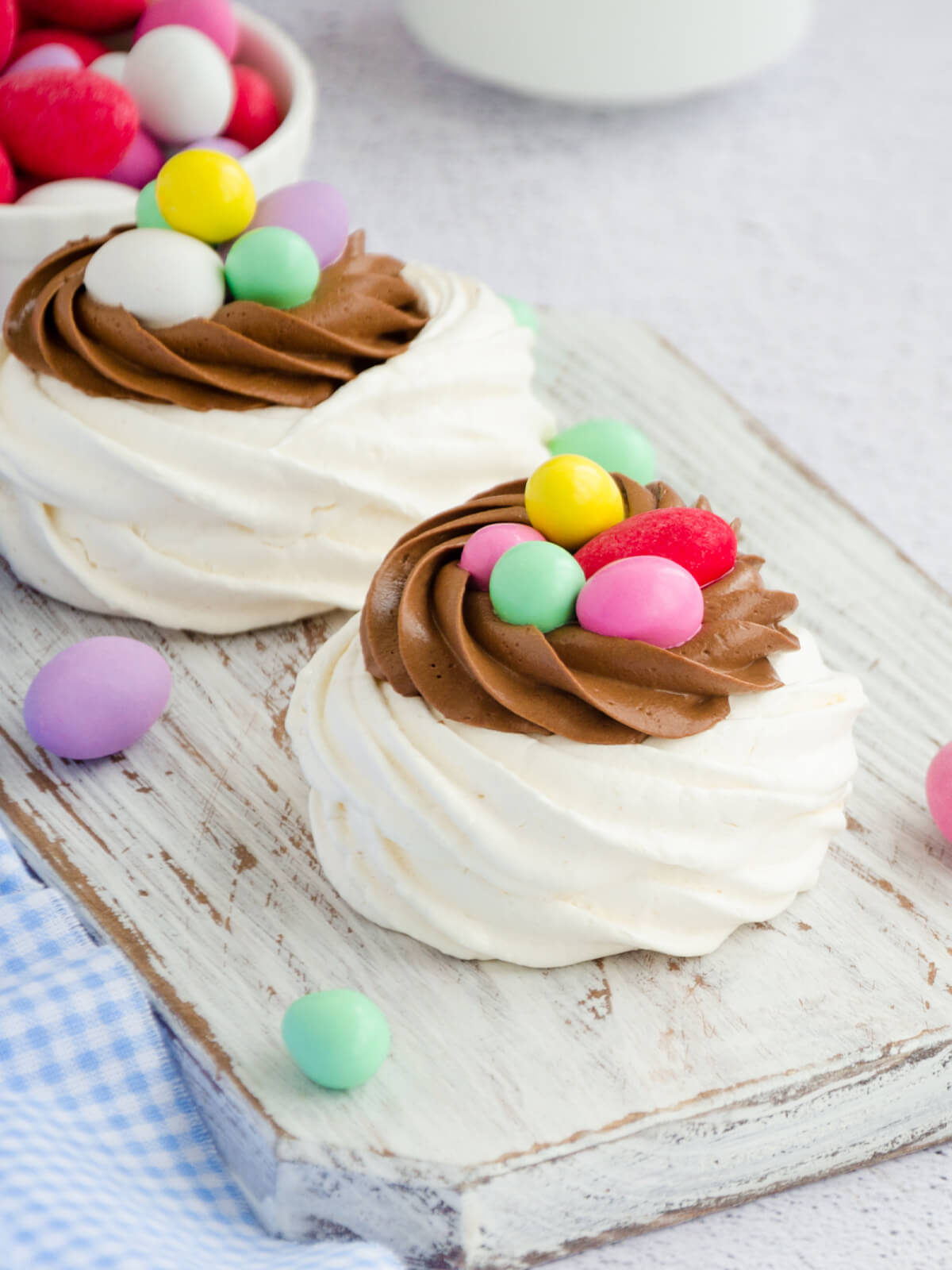 Oster-Baiser-Nester mit Schokocreme & Schoko-Eiern