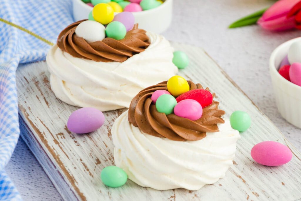 Oster-Baiser-Nester mit Schokocreme & Schoko-Eiern