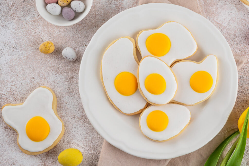 Oster-Spiegelei-Cookies – Lustige Kekse mit Zuckerglasur für Kinder