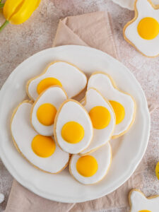 Oster-Spiegelei-Cookies – Lustige Kekse mit Zuckerglasur für Kinder