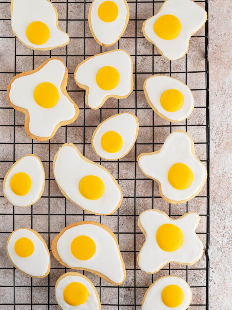 Oster-Spiegelei-Cookies – Lustige Kekse mit Zuckerglasur für Kinder