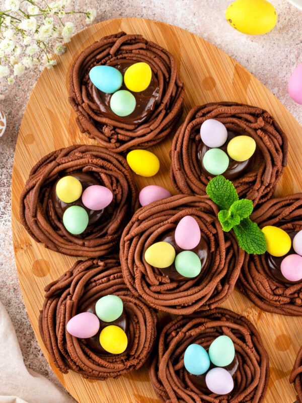 Osterplätzchen „Vogelnester“ – Schoko-Nester mit cremiger Schokofüllung