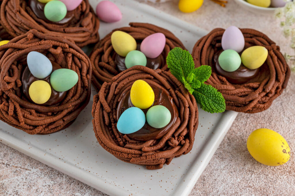 Osterplätzchen „Vogelnester“ – Schoko-Nester mit cremiger Schokofüllung