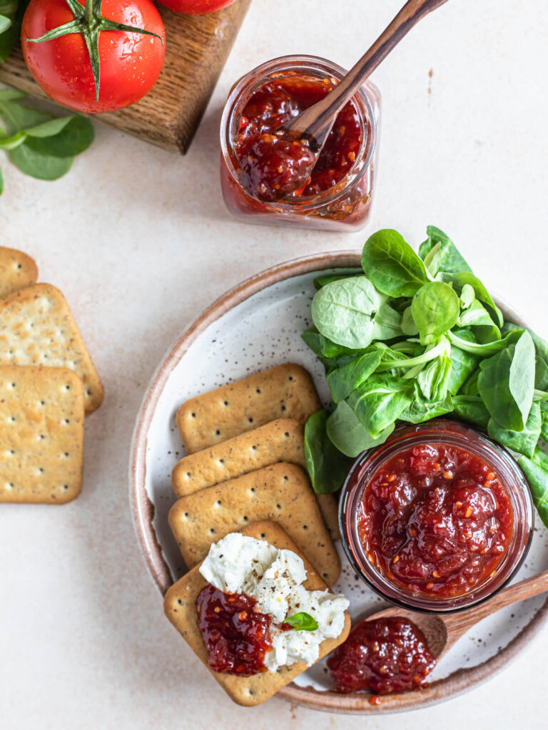 Pikante Tomatenkonfitüre zu Fleisch