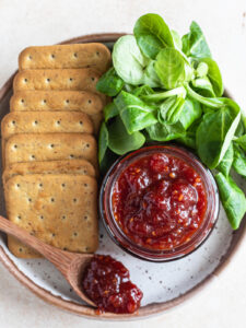 Pikante Tomatenkonfitüre zu Fleisch