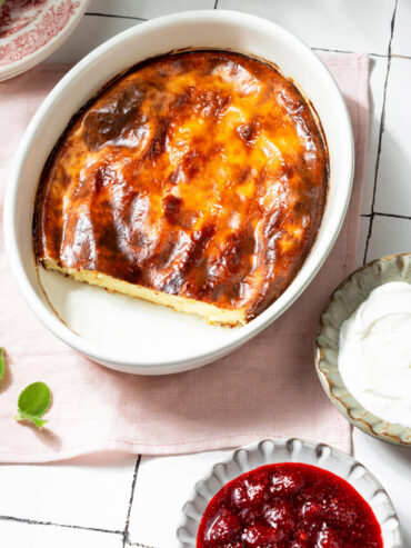 Quarkauflauf mit Erdbeer-Thymian-Sauce