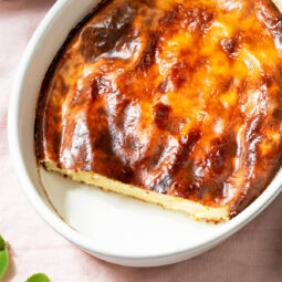 Quarkauflauf mit Erdbeer-Thymian-Sauce