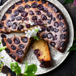 Ricotta-Kuchen mit Kirschen