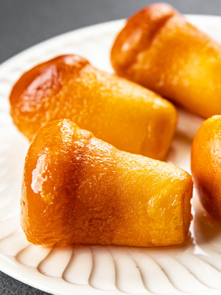 Rum Baba (Baba au Rhum) - Das Gebäck mit Rumsirup