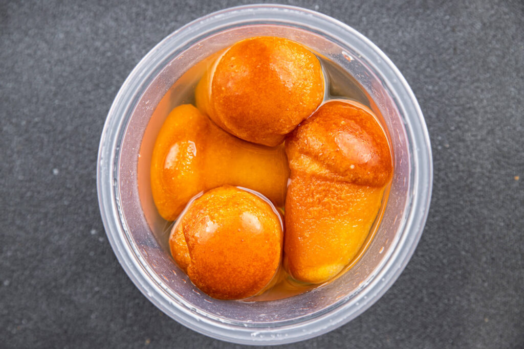 Rum Baba (Baba au Rhum) - Das Gebäck mit Rumsirup