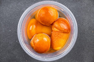 Rum Baba (Baba au Rhum) - Das Gebäck mit Rumsirup