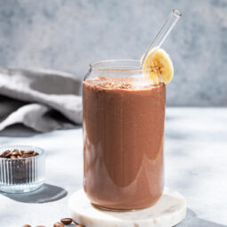 Schoko-Kaffee-Smoothie mit Banane
