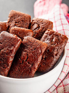 Schokoladen-Financiers mit Nussbutter