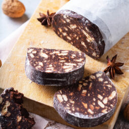 Schokoladensalami – Italienisches Dessert ohne Backen mit Butterkeksen