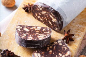 Schokoladensalami – Italienisches Dessert ohne Backen mit Butterkeksen
