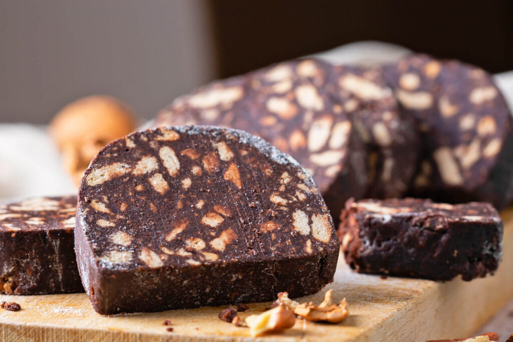 Schokoladensalami – Italienisches Dessert ohne Backen mit Butterkeksen