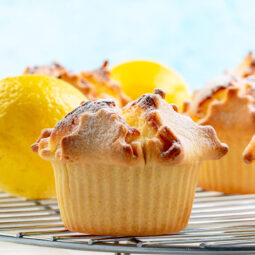 Soffioni (italienische „Liebesbriefe“) – Ricotta-Zitronen-Törtchen aus dem Ofen