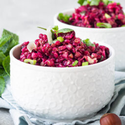 Warmer Buchweizen-Rote-Bete-Salat mit Haselnüssen und Minze