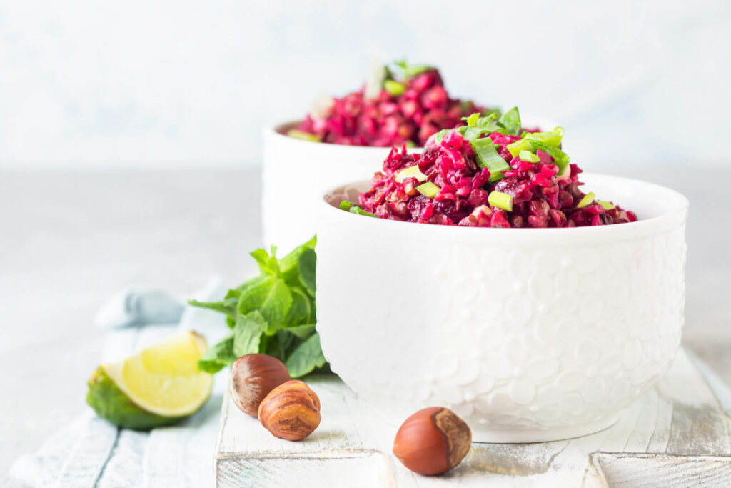 Warmer Buchweizen-Rote-Bete-Salat mit Haselnüssen und Minze
