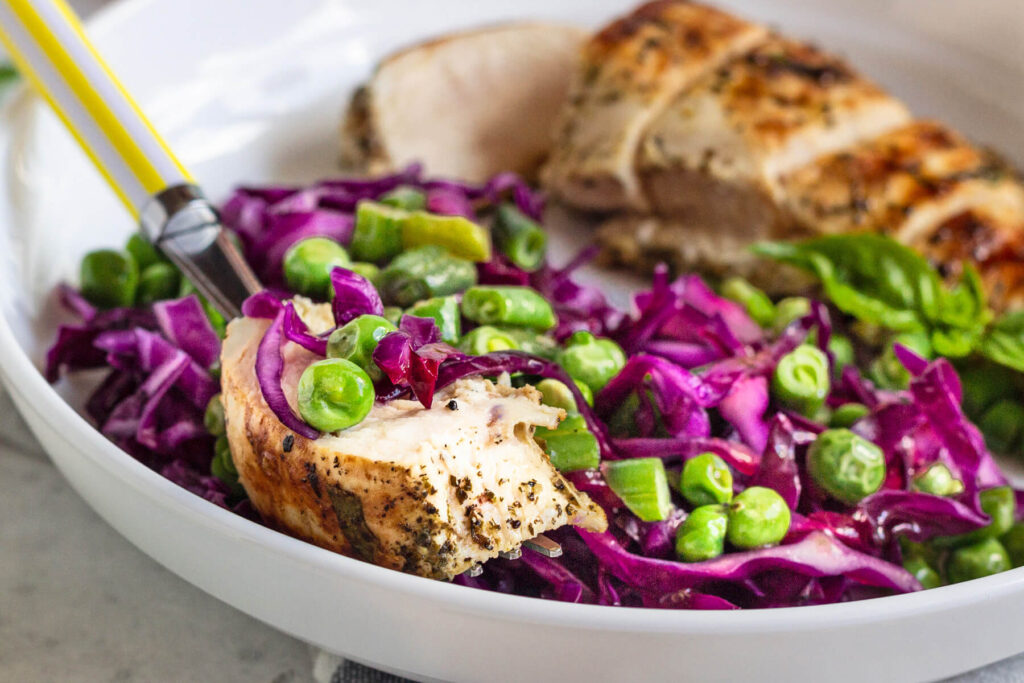 Warmer Salat mit Hähnchen und Gemüse