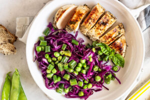 Warmer Salat mit Hähnchen und Gemüse