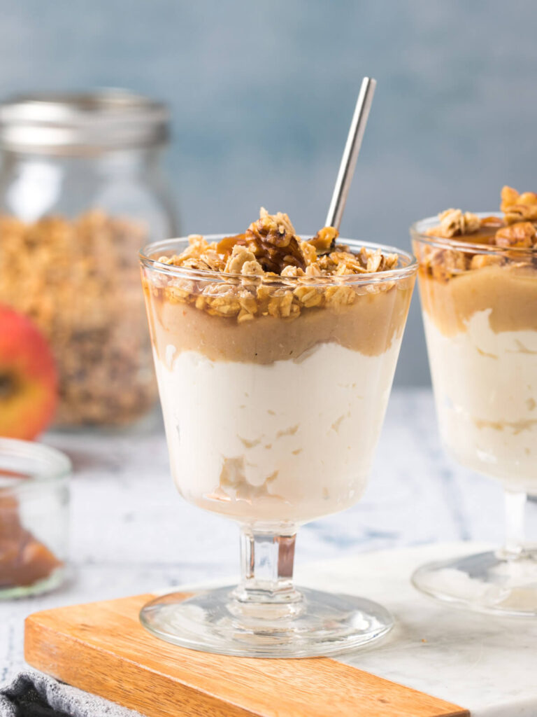 Apfel-Karamell-Parfait im Glas