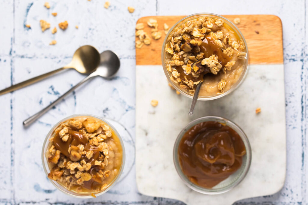 Apfel-Karamell-Parfait im Glas