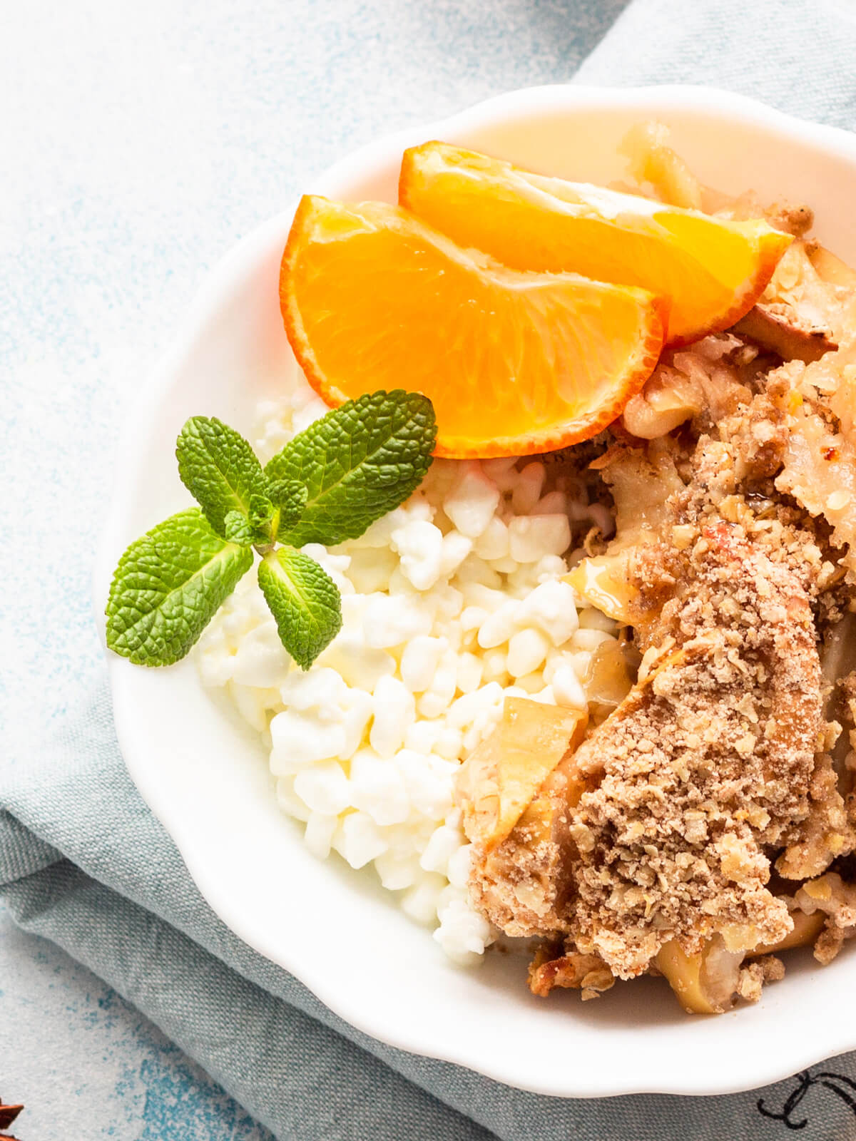 Apfel-Zitrus-Crumble mit winterlichen Gewürzen