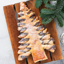 Blätterteig-Tannenbaum mit Schoko-Nuss-Creme