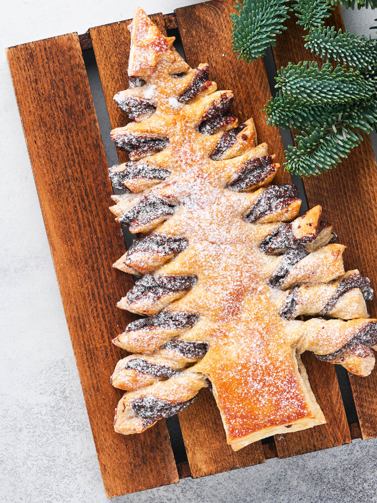 Blätterteig-Tannenbaum mit Schoko-Nuss-Creme