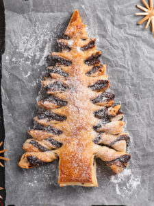 Blätterteig-Tannenbaum mit Schoko-Nuss-Creme