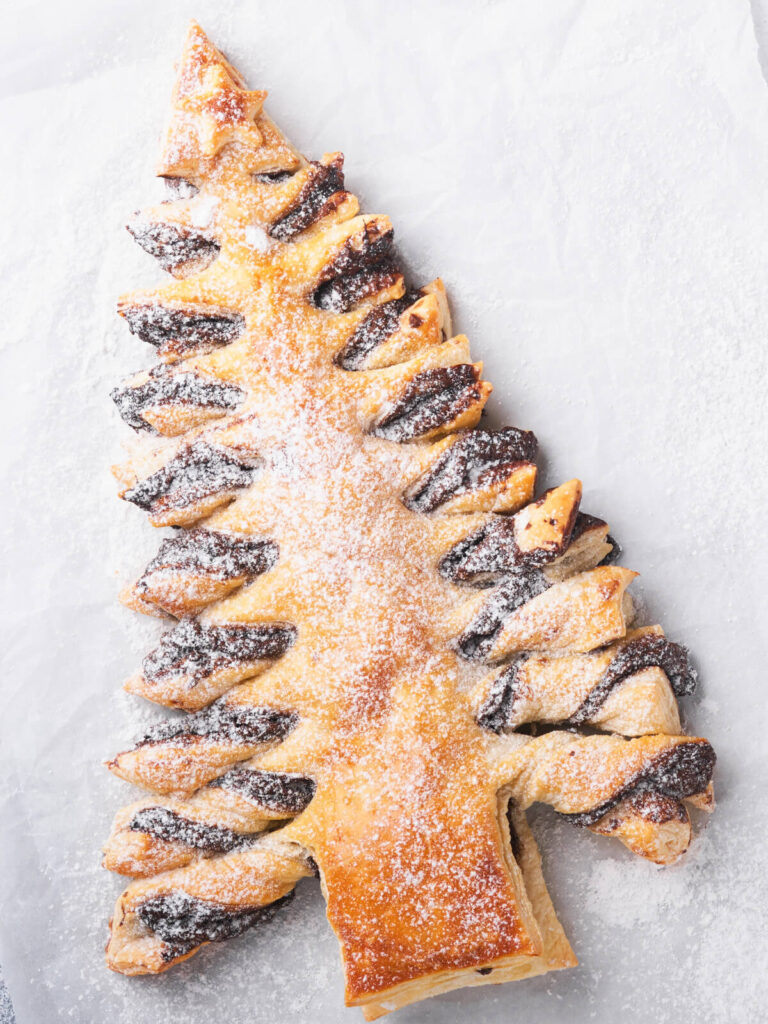 Blätterteig-Tannenbaum mit Schoko-Nuss-Creme