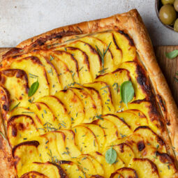 Blätterteig-Tarte mit Kartoffeln und Frischkäse