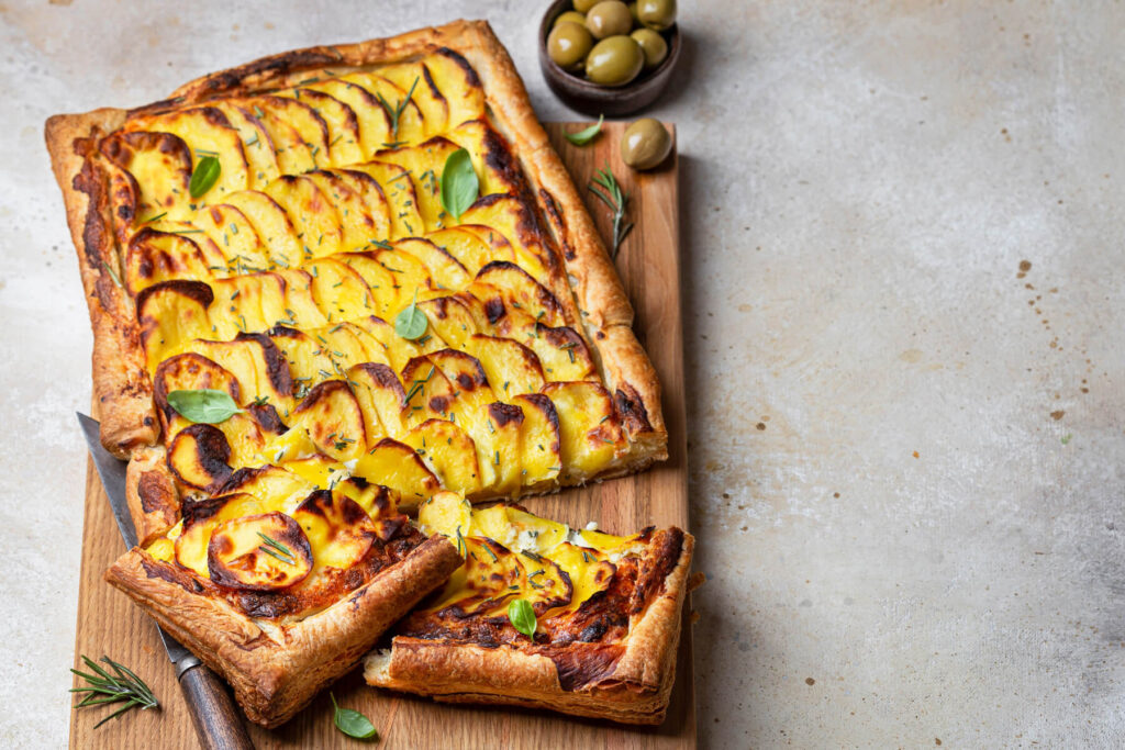 Blätterteig-Tarte mit Kartoffeln und Frischkäse