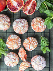 Blutorangen-Crinkle-Cookies mit Marmor-Effekt