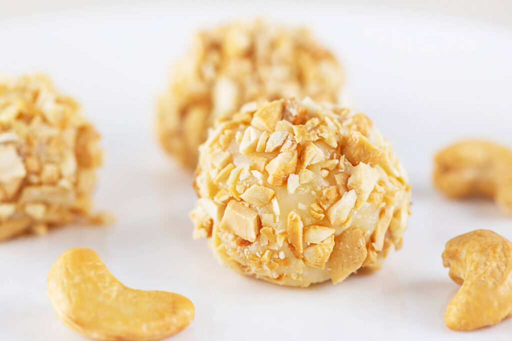Brigadeiro in drei Varianten – schnelle brasilianische Pralinen mit Schokolade, Kokos und Cashews