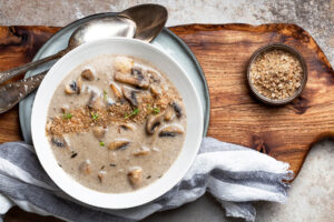 Cremige Champignon-Suppe mit Thymian