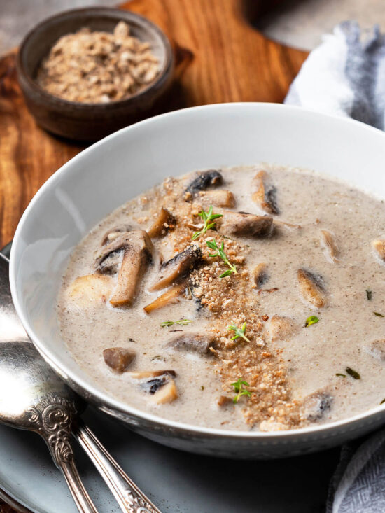 Cremige Champignon-Suppe mit Thymian