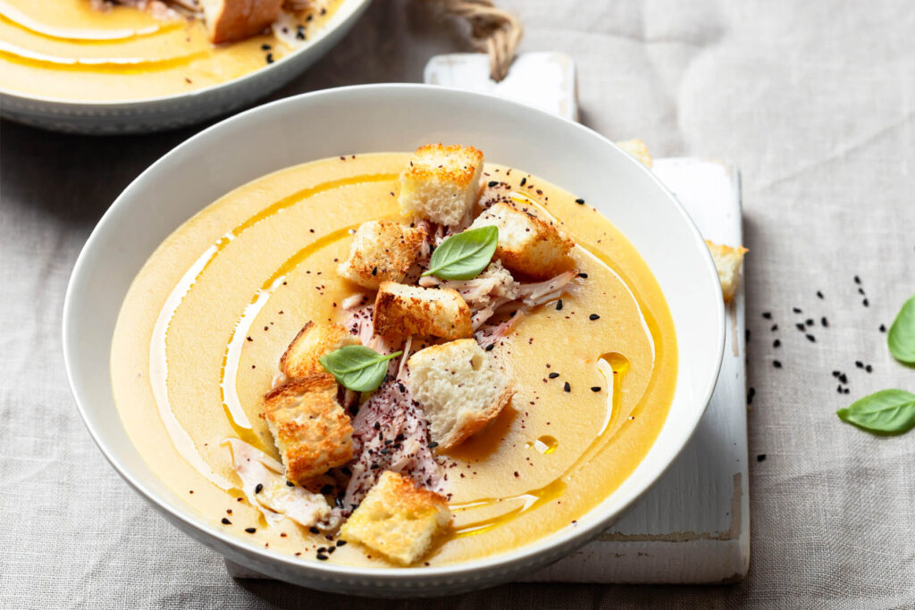 Cremige Linsensuppe mit geräucherter Hähnchennote